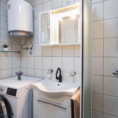 Apartman 2 Bedroom Lovely In *
