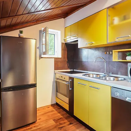 2 Bedroom Lovely In Apartman Lovran